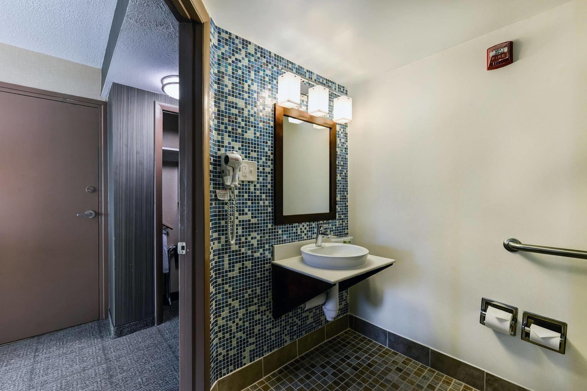 Holiday Inn Express Washington Dc Silver Spring By Ihg Bagian luar foto